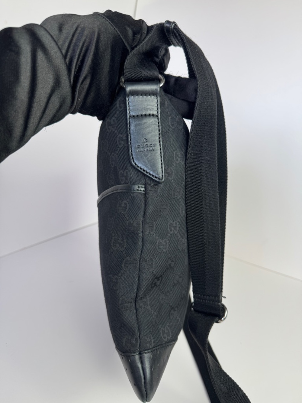Gucci Black GG Canvas Messenger Bag with Adjustable Strap - Picture 3 of 16